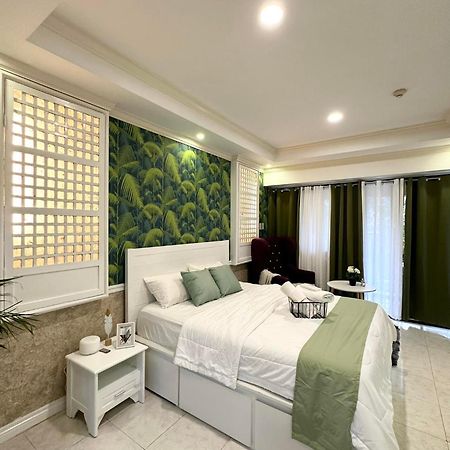 One Bedroom With Balcony By Christine Suites Ph In Greenbelt Radisson Makati City Exterior photo